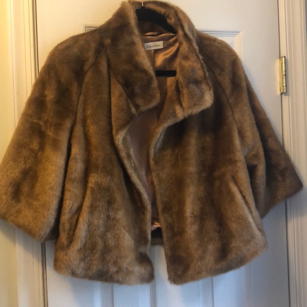 Faux fur Calvin Klein caplet